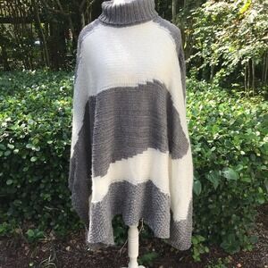 BEBE gray stripe abstract pullover poncho
